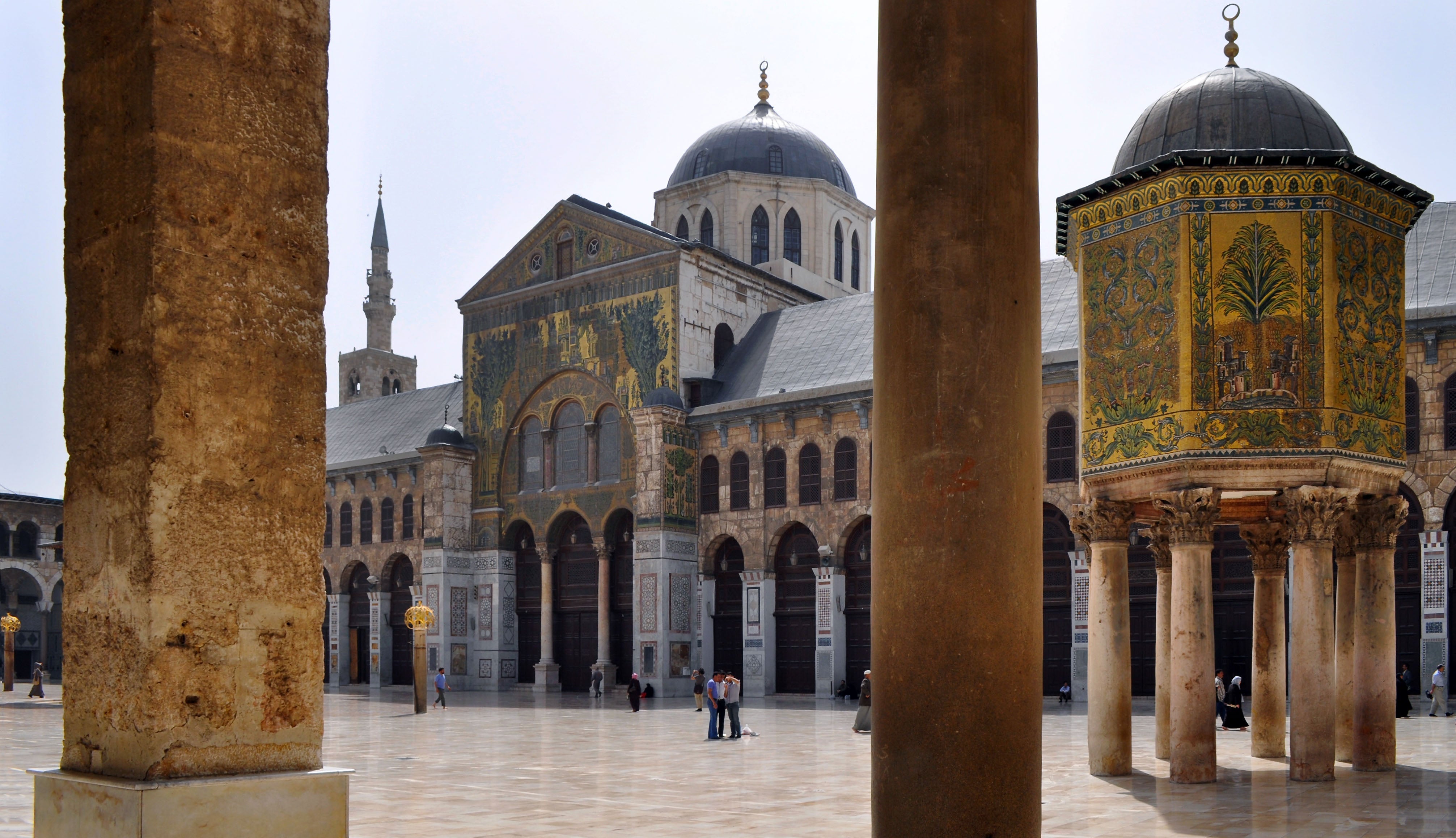 Islamic Interior Design in the Early Middle Ages: Architecture, Ornament, and Influence