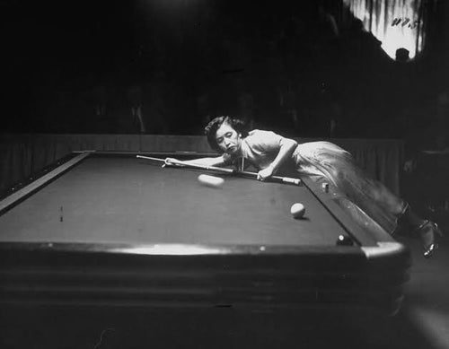 Masako Katsura playing on a carom billiard 